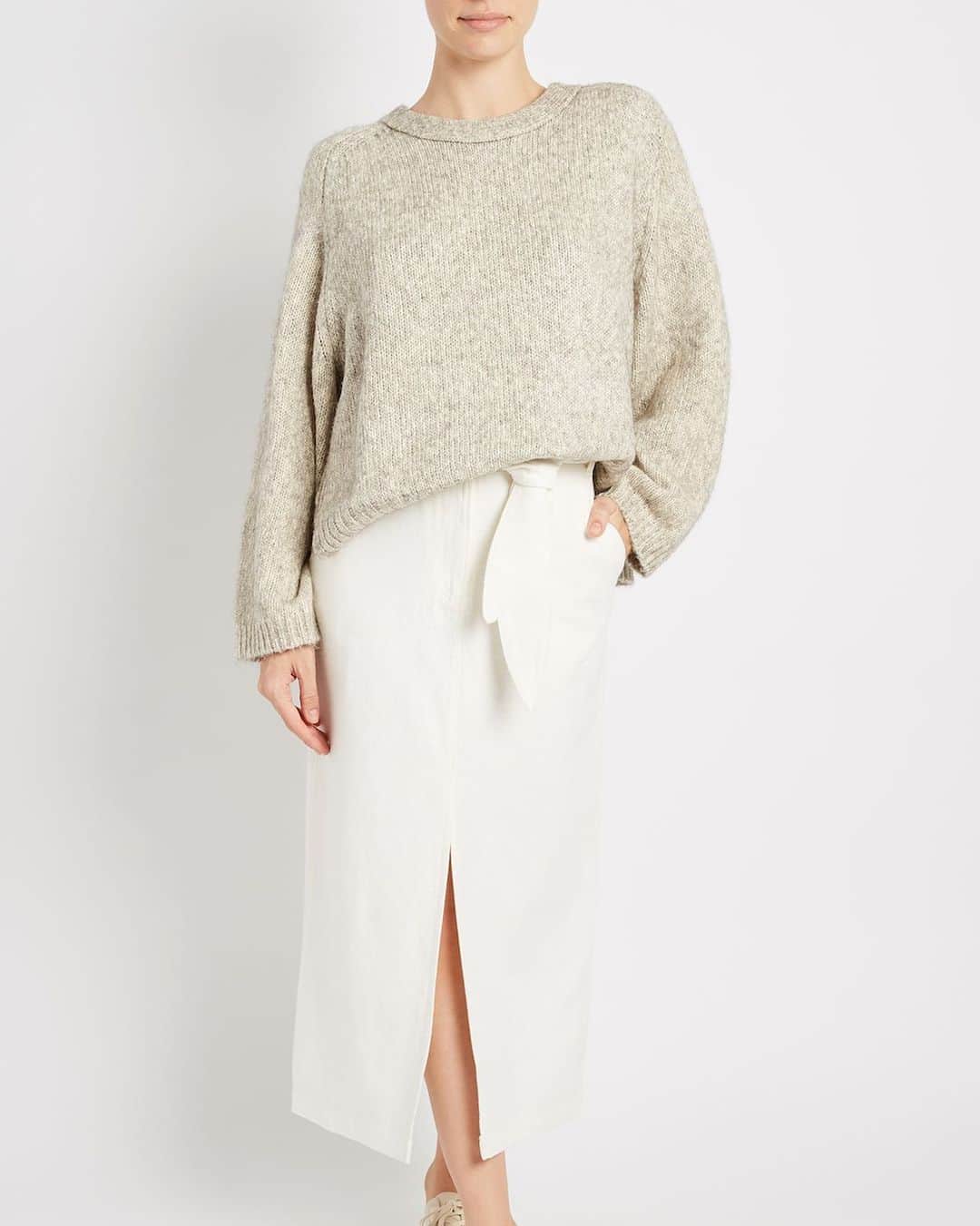 インハビットさんのインスタグラム写真 - (インハビットInstagram)「Fall essential: The ultra cozy Cotton Blend Sweatshirt.  Shop Now (link in bio.)」11月21日 0時48分 - inhabitny