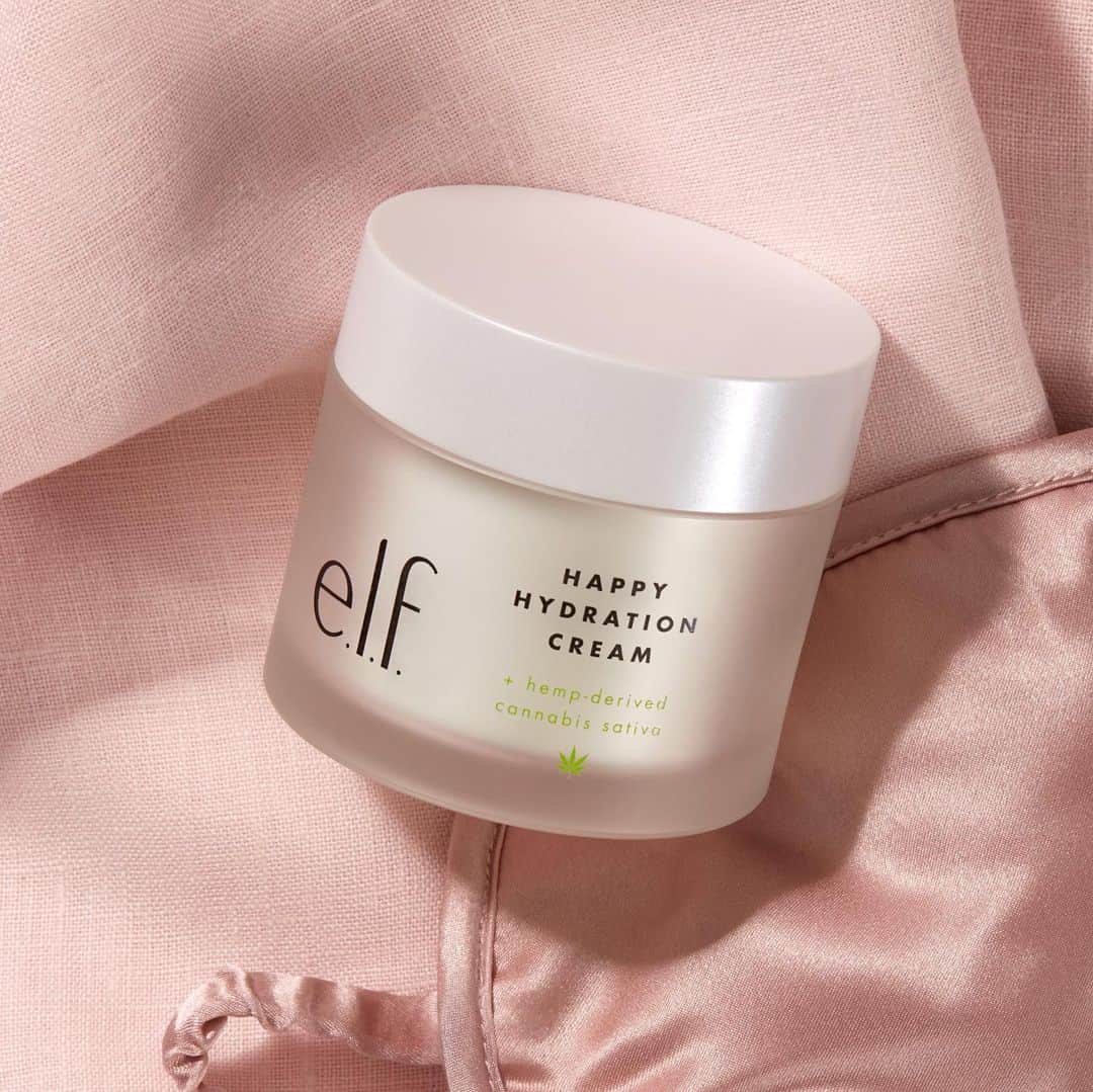 e.l.f.さんのインスタグラム写真 - (e.l.f.Instagram)「The Happy Hydration Cream is packed with key ingredients: ✨Hemp Oil – An amino-rich formula that helps nourish, hydrate and condition the skin. ✨Vitamin B5 – to soothe and hydrate skin ✨Hyaluronic Acid – known to lock in moisture for a hydrated complexion ✨Niacinamide – (Vitamin B3) to help boost hydration and prevent moisture loss  Shop the collection on our website and online at @target! 🤩 #elfingamazing #targetstyle #elfcosmetics #crueltyfree #vegan #hemp」11月21日 1時03分 - elfcosmetics