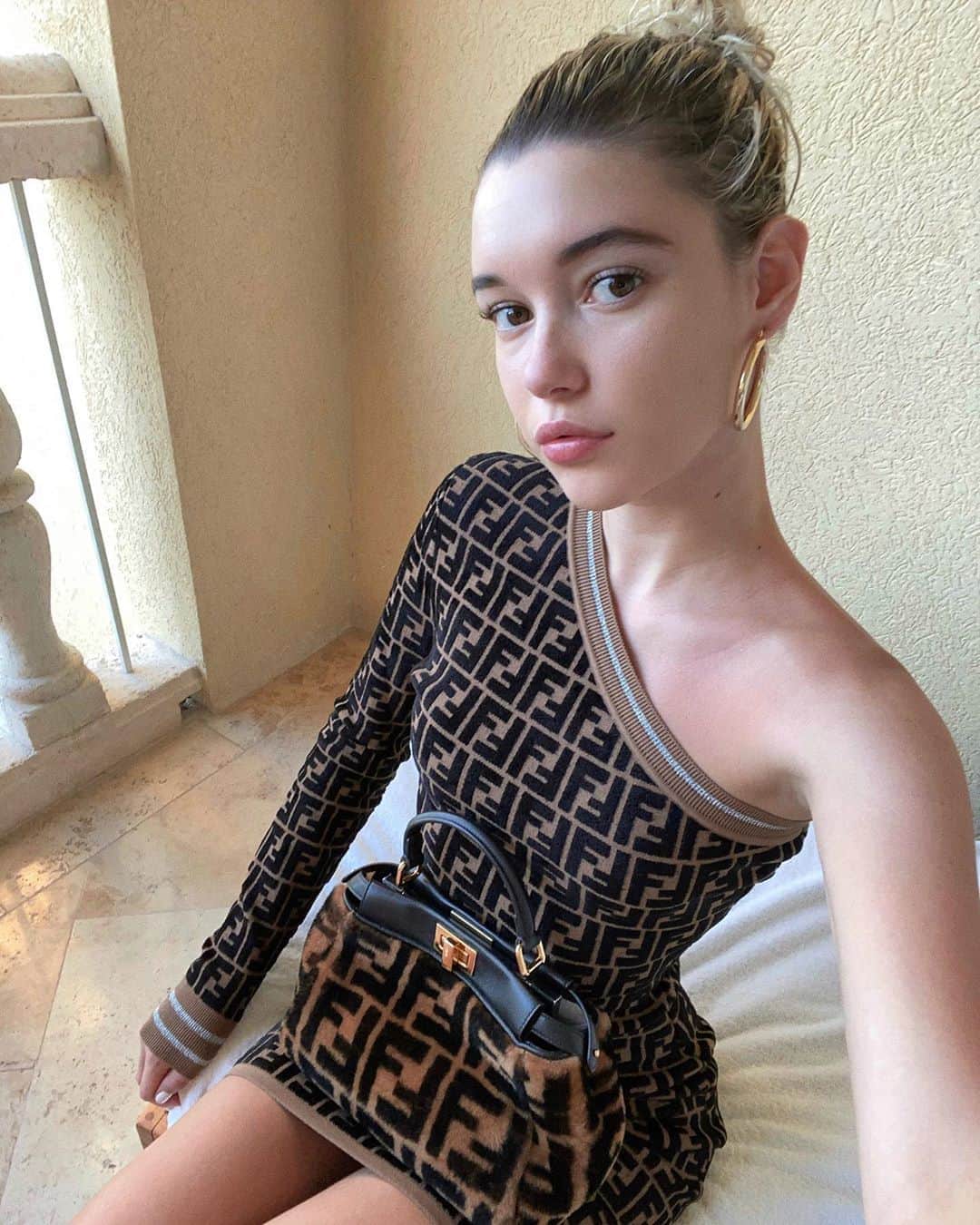 サラ・スナイダーのインスタグラム：「Baddie」