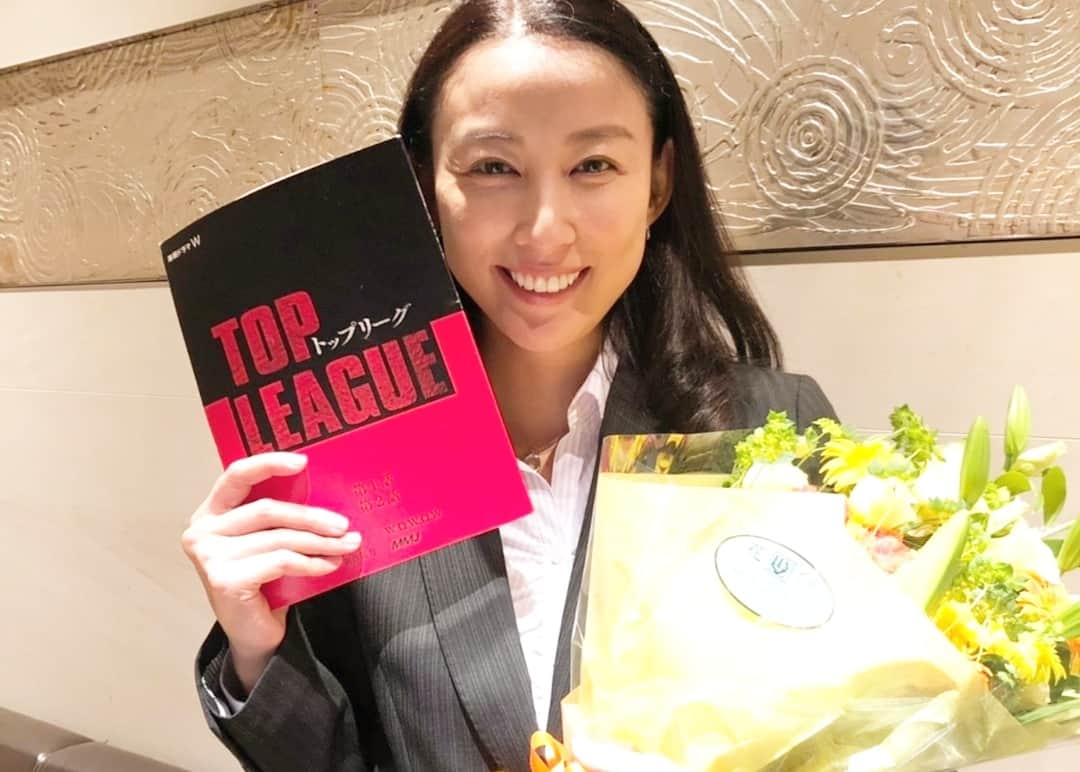 池田香織のインスタグラム：「遅くなりましたが、  WOWOW「トップリーグ」 ご覧いただいたみなさま、ありがとうございました！  尊敬する先輩方に囲まれ、身が引き締まる思いでしたが、温かい空気に包まれた中で撮影できたことにとっても感謝しています。  楽しかったなーーー😆  素敵な作品に関わることが出来て幸せでした！  ありがとうございました✨  #トップリーグ #WOWOW」