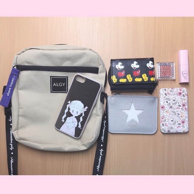 ニコ☆プチさんのインスタグラム写真 - (ニコ☆プチInstagram)「🌈 #プチモのふろくの使い方 🌈﻿ ﻿ ﻿ 14人目はアヤカ！！！﻿ ﻿ 🍳アヤカより🍳﻿ ニコ☆プチ12月号の付録のショルダーバックがすっごく使いやすいんです♥︎♥︎﻿ ﻿ バックから出し入れが多いスマホとかは外ポケットに入れて、すぐに出せる！そして中はたっぷり入って丈夫。最高です🍒﻿ ﻿ どんなコーデにも合う色で使いやすい！  すごくオススメなので皆も使ってね♪お揃いにしよっ！﻿ ﻿ ﻿ #ニコプチ﻿ #ニコプチふろく﻿ #中山あやか﻿ #アヤカ﻿ #プチモ﻿ #アルジー﻿ #ショルダーバッグ﻿ #ニコプチふろくのある生活」11月20日 16時18分 - nicopuchi_official
