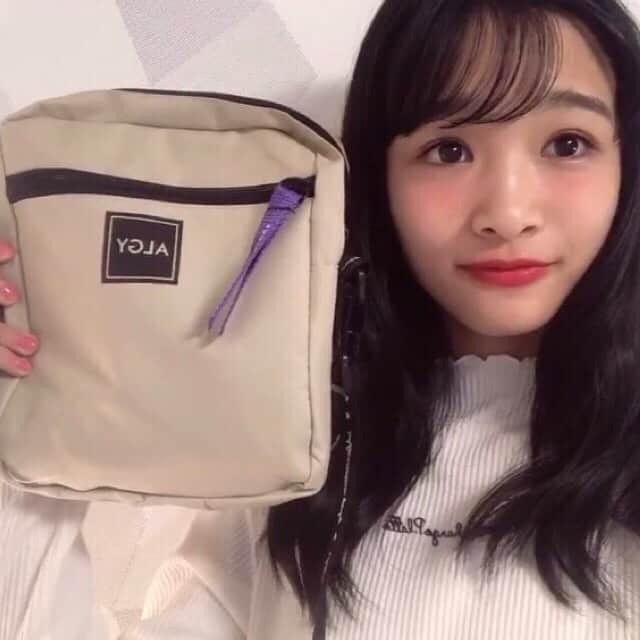 ニコ☆プチのインスタグラム：「🌈 #プチモのふろくの使い方 🌈﻿ ﻿ ﻿ 14人目はアヤカ！！！﻿ ﻿ 🍳アヤカより🍳﻿ ニコ☆プチ12月号の付録のショルダーバックがすっごく使いやすいんです♥︎♥︎﻿ ﻿ バックから出し入れが多いスマホとかは外ポケットに入れて、すぐに出せる！そして中はたっぷり入って丈夫。最高です🍒﻿ ﻿ どんなコーデにも合う色で使いやすい！  すごくオススメなので皆も使ってね♪お揃いにしよっ！﻿ ﻿ ﻿ #ニコプチ﻿ #ニコプチふろく﻿ #中山あやか﻿ #アヤカ﻿ #プチモ﻿ #アルジー﻿ #ショルダーバッグ﻿ #ニコプチふろくのある生活」