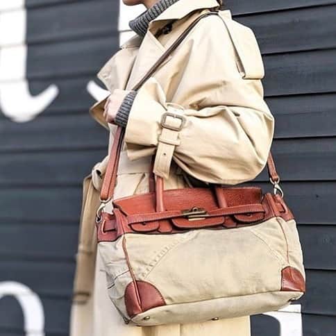 のインスタグラム：「Iconic Kelly customized with vintage trench #collectionpriveeaccessories • • • • #collectionpriveeofficial #style #fashionista #kellybag #bag #customization #trench #love #womenswear #womensstyle #accessories #madeinitaly #italianbrand #parq」