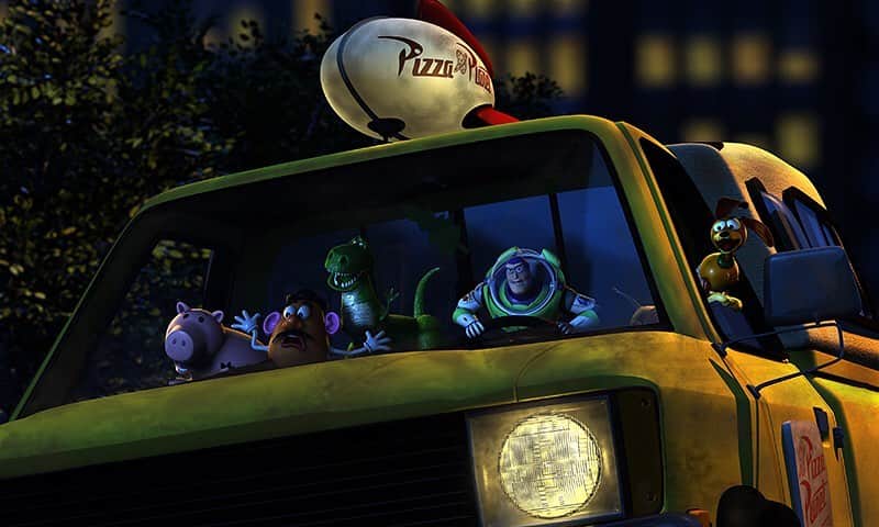 ディズニー・スタジオさんのインスタグラム写真 - (ディズニー・スタジオInstagram)「バズ や ウッディ たちの持ち主 アンディの家族がよく行くピザ屋さん＜ピザ・プラネット＞🍕﻿ ﻿ ピザ・プラネットのデリバリーカーは、他のディズニー／ピクサー作品にも登場している⁉️見つけてみよう👀🎵﻿ ﻿ #ピザの日🍕 ﻿ #トイストーリー ﻿ #バズ ﻿ #ウッディ﻿ #ピクサー﻿ #Pixar」11月20日 16時16分 - disneystudiojp