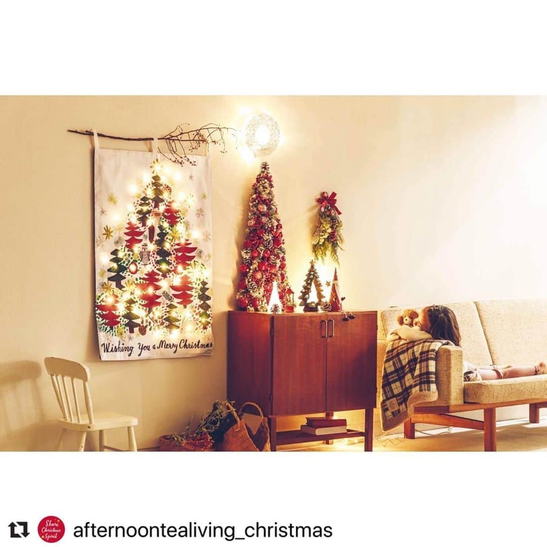 Afternoon Teaさんのインスタグラム写真 - (Afternoon TeaInstagram)「【Share Christmas Spirit】一年で一番ワクワクする季節がやってくる #ShareChristmasSpirit #きょうも小さなもので世界を変える #アフタヌーンティーのある暮らし ・ 2019年のアフタヌーンティー・リビングのクリスマスのテーマは「Share Christmas Spirit」。 街中がキラキラした空気に包まれるクリスマス。北欧では1ヵ月も前から準備を始め、その日を心待ちに過ごすのが一般的です。大切な人と温かい気持ちや時間をシェアしながら、ますます心踊るクリスマスを迎えましょう! ・ Afternoon Tea LIVINGのクリスマス特別アカウントが登場！公認サンタクロースに質問できる特別企画もご用意！ぜひチェックしてくださいね。 → @afternoontealiving_christmas ・ #Repost @afternoontealiving_christmas with @make_repost ・・・ 🌲How to enjoy Christmas,from “SANTA CLAUS.”④🌲 長老サンタクロースの暮らす北欧には、私たちの知らないクリスマス文化がいっぱい。本場の習慣を知ることで、クリスマスはもっと特別なものへと変わります。日本でただひとりの公認サンタクロース・パラダイス山元さんが、正しい過ごし方を教えてくれました。 ・ <Decorate brightly ツリーで部屋を彩り、家族の絆を深めよう。> クリスマスは自宅で家族と過ごし、その絆を確かめ合うのが本来の過ごし方。我が家ならではのカスタマイズで、楽しい時間をもっと特別なものに。 ・ クリスマスツリーと言えばモミの木。その理由は、古くからこの木が永遠の生命の象徴として信仰されていたから。ツリーにオーナメントを飾ることには、家族の絆と平和な暮らしに感謝し、にぎやかにクリスマスをお祝いするという意味が込められています。光輝くツリーを飾れば、空間が華やぎ、家族みんなの心が温もりで包まれるでしょう。 ・ ＼From”SANTA CLAUS”／ 長い冬の訪れを楽しみに変えよう。 リビングや子ども部屋からベランダやお手洗いまで、昨年購入したものも全部出して、家中ツリーだらけにしてしまうのが北欧スタイル。また、クリスマスがわって、ツリーをすぐに片付けるのではなく、その余韻を楽しむように、年が明け春先まで飾りっぱなしでもいいんですよ。 ・ --------------- パラダイス山元 グリーンランド国際サンタクロース協会・公認サンタクロース --------------- マンボミュージシャンの傍ら、1998年7月、アジア地域から初めて選出された「グリーンランド国際サンタクロース協会」(本部:デンマーク)の公認サンタクロース。福祉施設や小児病院などの訪問のほか、日本に正しいクリスマスの習慣を啓蒙しようと奮闘中。公認サンタクロース歴22年目。 ・ <2枚目> 雪を纏ったツリーやタペストリーは、USBに繫げば温かな光を放ち、空間を優しく彩ります。壁にぴったりとくっつけられる半身タイプのツリーは、スペースを有効に使えます。 ・ ・ ・ #AfternoonTeaLIVINGChristmas #AfternoonTeaLIVINGChristmas2019 #ShareChristmasSpirit #Howtoenjoychristmas #AfternoonTea #AfternoonTeaLIVING #アフタヌーンティー #アフタヌーンティーリビング #クリスマス #Christmas #XMAS #サンタクロース」11月20日 16時25分 - afternoontea_official