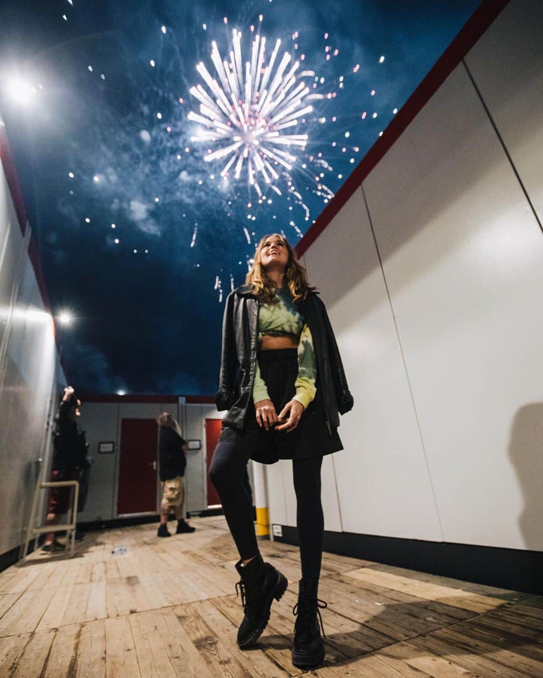 デビー・ライアンのインスタグラム：「they’re right what they say about fire. it works」
