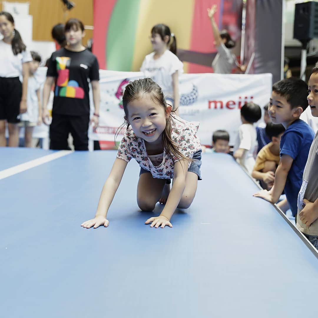 2020年東京オリンピックさんのインスタグラム写真 - (2020年東京オリンピックInstagram)「Today is #WorldChildrensDay! 🧒👧 . The #Tokyo2020 Games 🇯🇵 are for more than just finding out who the best sports athletes in the world are, it's about inspiring the next generation through the power of sport, friendship, fun, and fairplay. 👍  Here's to the next generation to come! 💫  #RoadToTokyo #olympics #olympicgames #paralympics #kids #children」11月20日 16時57分 - tokyo2020