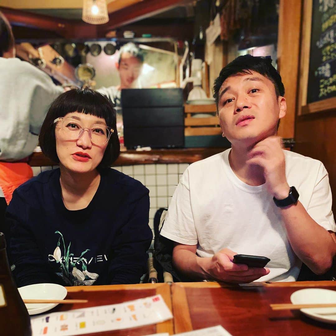 松浦志穂のインスタグラム：「3人の写真。児玉さんはずっとわざと顔半分隠れてた。 ・ #サルゴリラ　先輩 #高円寺 #タコ鍋  #激うま」