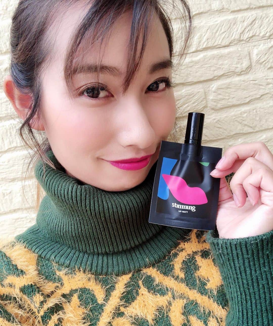 のインスタグラム：「かわいいリップ みーっけ💋 1つ500円だよー👏 私の唇、チューの形きれいに ならん🤣 #stimmung  #リップ  #韓国コスメ」