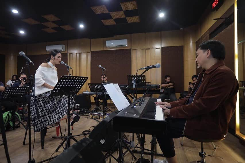 Raisa Andrianaさんのインスタグラム写真 - (Raisa AndrianaInstagram)「Rehearsals for Yovie & His Friends tonight at Sabuga, Bandung! See yaaalll」11月20日 17時16分 - raisa6690