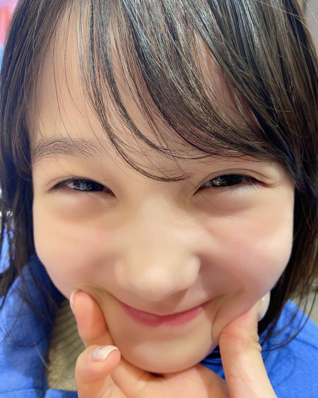 本田真凜さんのインスタグラム写真 - (本田真凜Instagram)「. お久しぶりです。 . どうですか？ 同じ家にこんな妹がいたら。。。 そう、平常心を保てなくなります。 実はこの子のお姉ちゃん（私の妹 @miyu_honda_official ）もめちゃめちゃかわいいんです。 お気づきですか？その2人が私の妹なんです。 ふふ #本田紗来 #本田望結 #漢字変換しなくても予測入力に出てくる妹の名前 #遠くに行かないで」11月20日 17時20分 - marin_honda