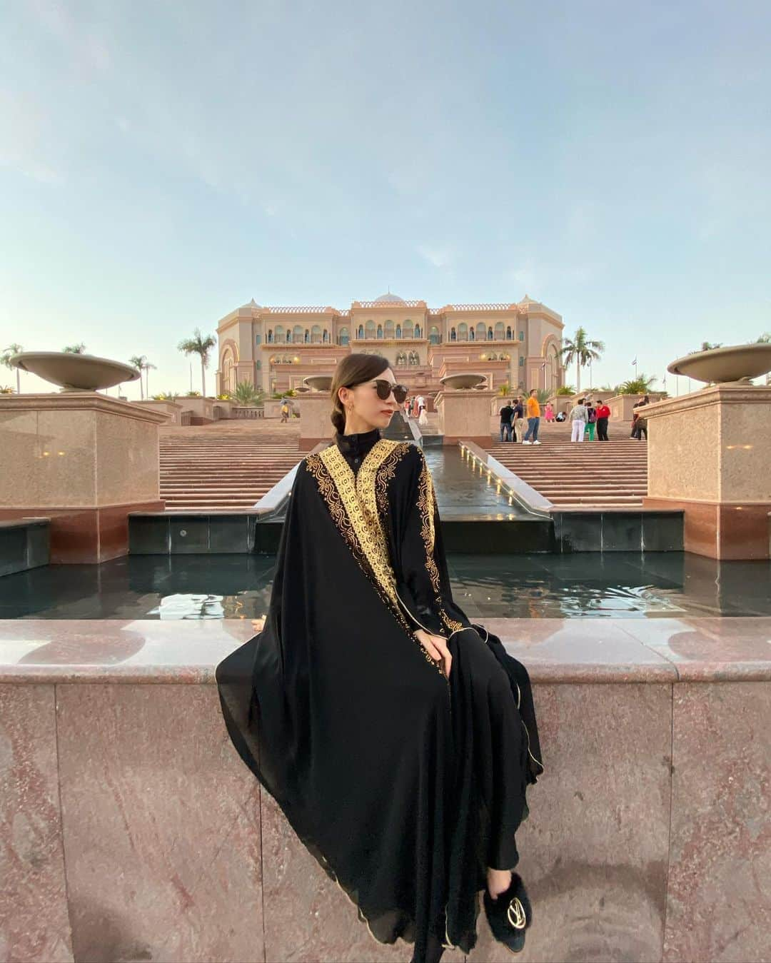 木下春奈さんのインスタグラム写真 - (木下春奈Instagram)「・ ・ EMIRATES PALACE ABU DHABI ・ アブダビに来たらエミレーツパレスで金粉コーヒー飲んで浜辺のBBQレストランに行くのが定番化してる😆✨ ・ ・ ドバイもパリも載せたい写真がいっぱいでお付き合いください🙇‍♀️😂 ・ ・ #abudhabi#emiratespalace」11月20日 17時26分 - haruna_kinoshita