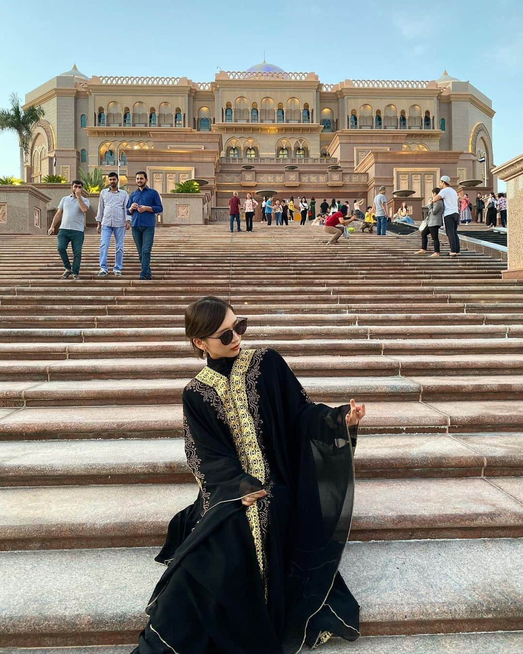 木下春奈さんのインスタグラム写真 - (木下春奈Instagram)「・ ・ EMIRATES PALACE ABU DHABI ・ アブダビに来たらエミレーツパレスで金粉コーヒー飲んで浜辺のBBQレストランに行くのが定番化してる😆✨ ・ ・ ドバイもパリも載せたい写真がいっぱいでお付き合いください🙇‍♀️😂 ・ ・ #abudhabi#emiratespalace」11月20日 17時26分 - haruna_kinoshita