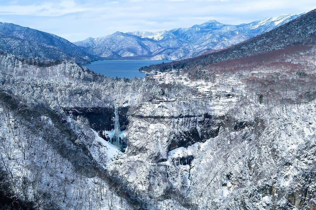 TOBU RAILWAY（東武鉄道）さんのインスタグラム写真 - (TOBU RAILWAY（東武鉄道）Instagram)「. . 🚩Oku-Nikko 🚩奥日光 🚩오쿠닛코 . . [Oku-Nikko in Winter] . When you go up the Irohazaka Winding Road in Nikko, the great nature spreads. This popular area is called Oku-Nikko.  During winter, you can enjoy winter activities such as skiing and snowshoeing. There is also Yumoto Onsen, recommended after doing winter sports. To see around Nikko, "NIKKO PASS ALL AREA" is recommended. For details, please see the URL; https://www.tobujapantrip.com/en/ticket/nikko/all.html#utm_source=tobu_fb&utm_medium=1120 . . 【겨울의 오쿠닛코】 . 닛코의 이로하자카를 올라간 곳에 있는 대자연이 펼쳐진 지역은 오쿠닛코라고 불리며 친숙하게 여겨지고 있습니다.  겨울에는 스키나 스노우슈 등 겨울 액티비티를 즐길 수 있습니다. 유모토 온천도 있어서 겨울 스포츠를 즐긴 후에 추천합니다.  닛코 주유에는 ‘NIKKO PASS ALL AREA’를 추천합니다.  상세 내용은 URL로 확인해 주십시오.  https://www.tobujapantrip.com/kr/ticket/nikko/all.html#utm_source=tobu_fb&utm_medium=1120 . . #tobujapantrip #japan #okunikko #nikko #hotspring #onsen  #japanlandscape  #photo_shorttrip #photo_travelers #snowjapan #jp_gallery #instatravel #worldcaptures #nationalgeographic#visitjapan #travelingram #bestjapanpics #lovejapan #japan_of_insta #art_of_japan_  #beautifuljapan #cooljapan #오쿠닛코 #일본체험 #일본여행 #포토제닉 #사무라이」11月20日 17時54分 - tobu_japan_trip