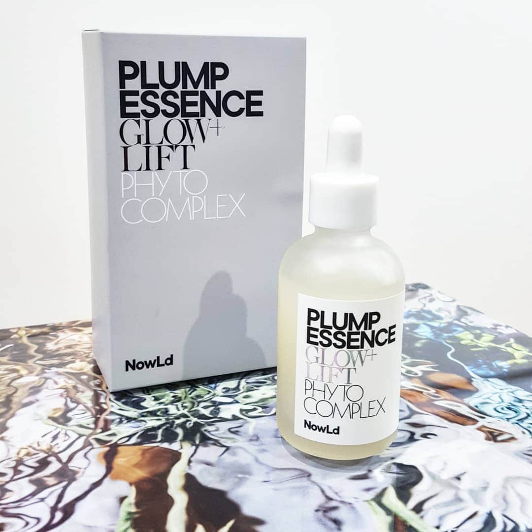のインスタグラム：「"カバー"の必要のない美肌を育てるスキンケア「NowLd」@nowldbeauty が誕生！ "プランプエッセンス"は、肌本来の力を呼び覚ます美容液のようなローション。洗顔のあと、これ一本でうるおいを実感できます✨ #nowldbeauty #plumpskin #plumpessence」