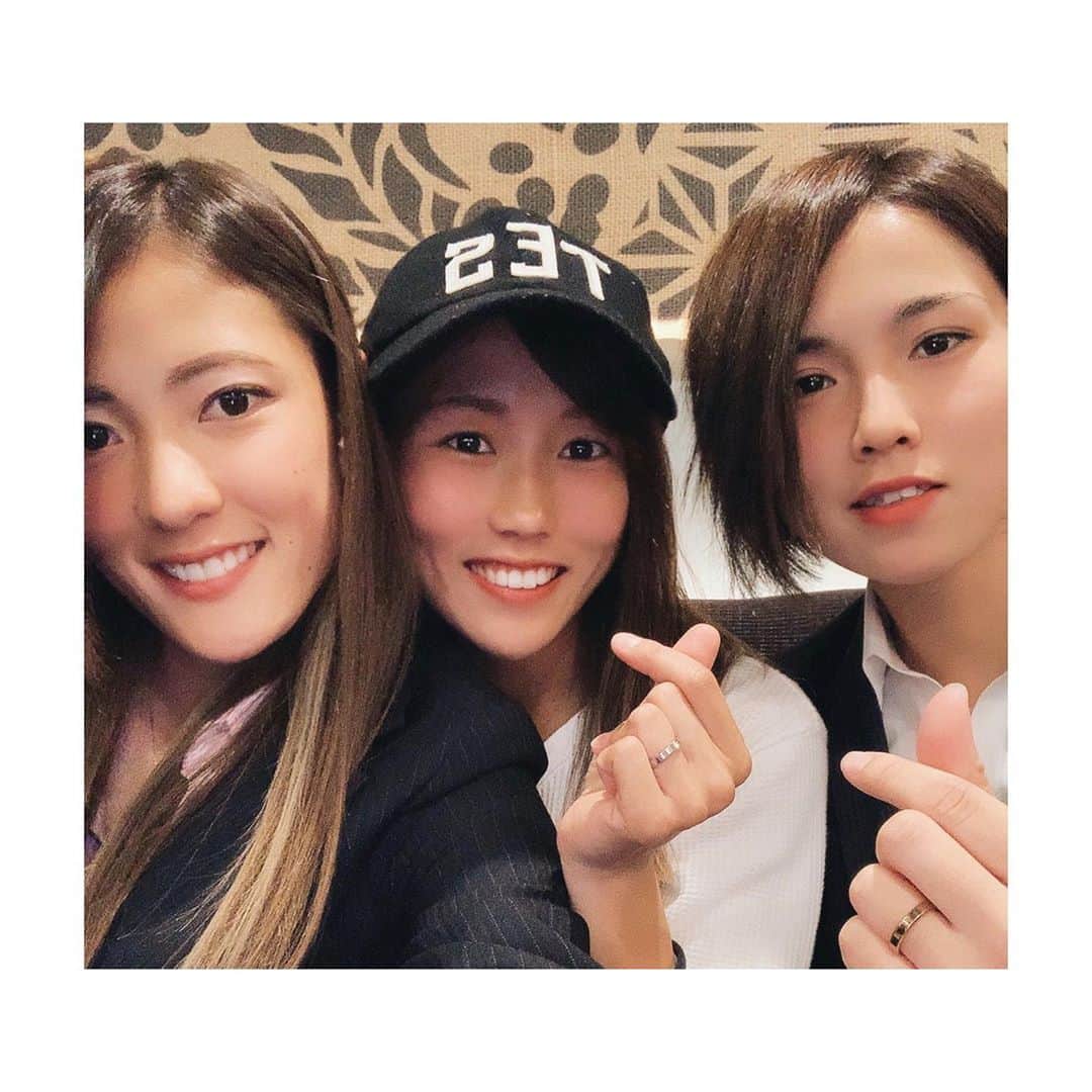 のインスタグラム：「日ノ本の集まりの会⚽️😏❤️ このメンバーは、中学生からお友達です🤝 みんな大人になっちゃって〜 一番なれてない私(笑) 久々なのに、久々感ゼロ〜！！！ 次は何人で集まれるかな〜？？ ✅誰か幹事してください。 楽しい時間をありがとう💗💗 お互い皇后杯頑張ろう⚽️ まゆ、リーグお疲れ様🥺👍 いつまでもツンツン☺️ あいちゅんは、痩せすぎ！！ カリカリでした☺︎笑 二人ともだいすき❤️ #日ノ本 #INAC神戸 #ノジマステラ神奈川相模原  #韓国⚽️」