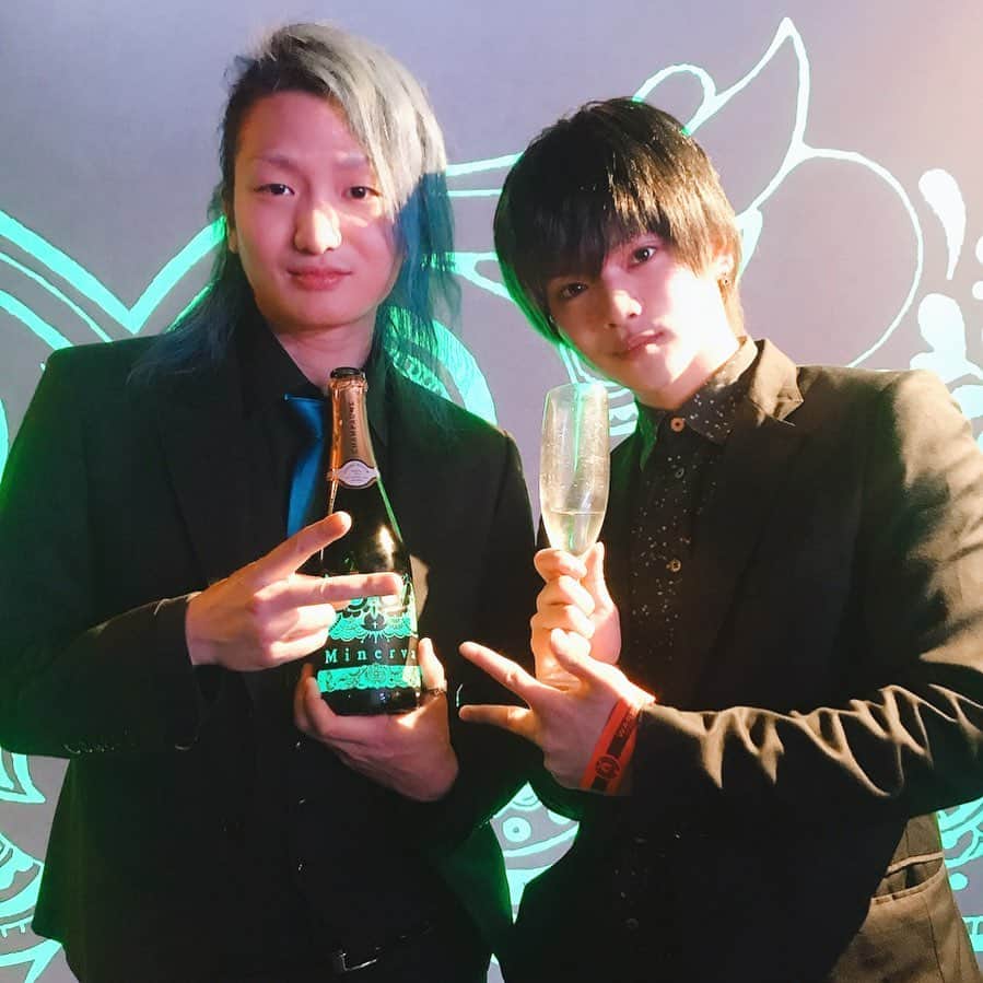 なつめゆうだいのインスタグラム：「DJ社長。 俺が狂ったのはあんたのせいだ。 #レペゼン地球　#シャンパンミネルヴァレセプションパーティー」