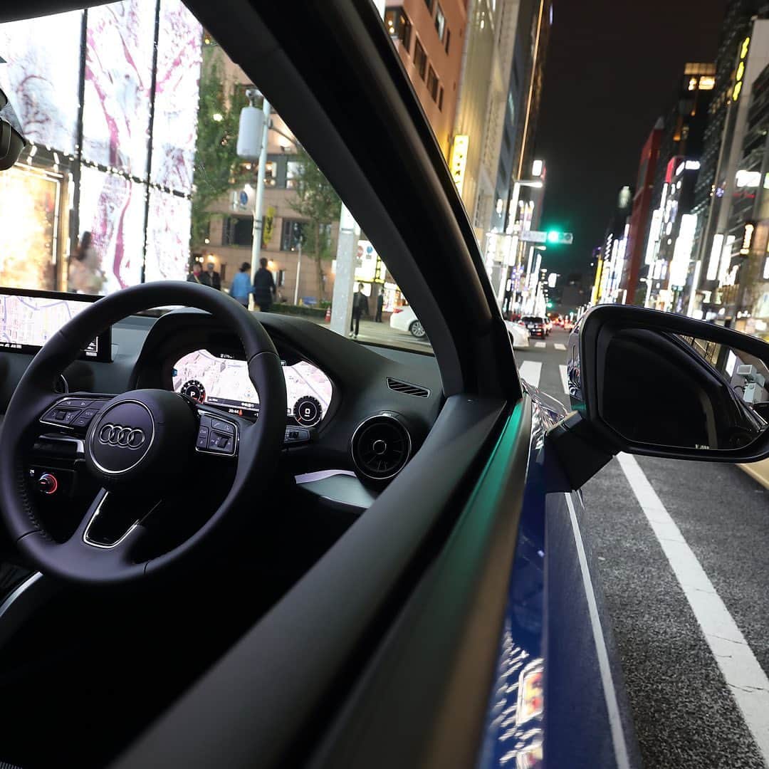 Audi Japan Sales / アウディジャパン販売さんのインスタグラム写真 - (Audi Japan Sales / アウディジャパン販売Instagram)「AudiのSUV史上最もコンパクトなボディでありながら、丁寧に煮詰められた設計によってインテリアはAudi Q3にも通じる居住性の良さ。 「型破り」なクルマ #AudiQ2 で、街の夜景をドライブ。  #AJS #Audi #Q2 #MyAudi #Audistyle #car #アウディ #ドライブ #車 #愛車 #外車 #ドイツ車 #車好き #車好きな人と繋がりたい #アウディ女子 #車好き男子」11月20日 18時05分 - audi.japan.sales