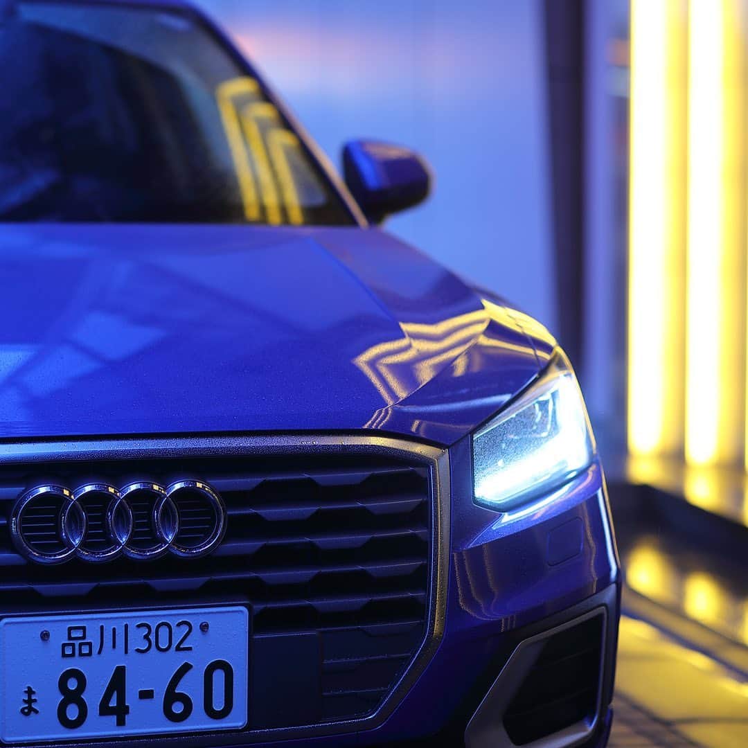 Audi Japan Sales / アウディジャパン販売さんのインスタグラム写真 - (Audi Japan Sales / アウディジャパン販売Instagram)「AudiのSUV史上最もコンパクトなボディでありながら、丁寧に煮詰められた設計によってインテリアはAudi Q3にも通じる居住性の良さ。 「型破り」なクルマ #AudiQ2 で、街の夜景をドライブ。  #AJS #Audi #Q2 #MyAudi #Audistyle #car #アウディ #ドライブ #車 #愛車 #外車 #ドイツ車 #車好き #車好きな人と繋がりたい #アウディ女子 #車好き男子」11月20日 18時05分 - audi.japan.sales