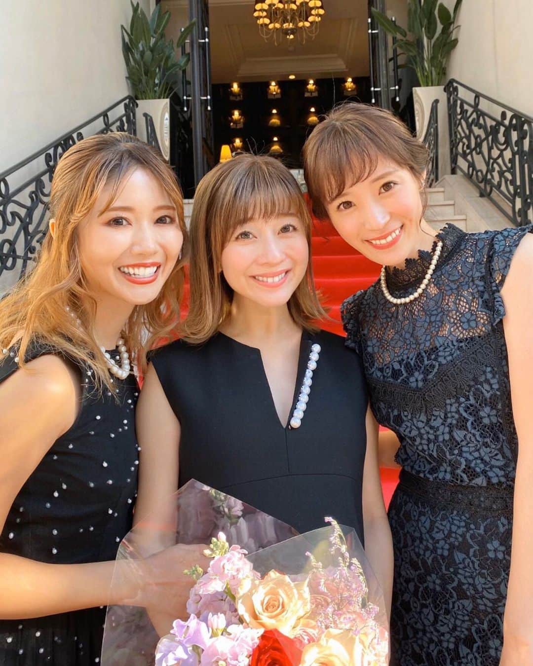のインスタグラム：「・ 雲ひとつない秋晴れの土曜日🌞 瑠美の結婚式に参加してきたときの写真👰🏻💕💕 瑠美おめでとう〜❣️ 本当に本当に天使だった👼🏻 瑠美らしさ溢れるとーっても素敵な式で。 終わった後は ほっこりした気持ちに😌💕 やっぱり結婚式っていいねえ。 幸せが連鎖しますね🍀🍀 瑠美とは出逢って11年かな？ 仕事で知り合って ミスコンの代も同じだったし 仕事もプライベートでもたくさん遊んだなあ😁🍊 瑠美の前では何度か潰れたような😂🍺笑 思い出がたくさん💕 これからもよろしくね❤️ 本当におめでとう💍✨ 末永くお幸せに☺️✨✨✨ いくつか💌いただいていた わたしのワンピースは @yokochanjapan です👗 パールが胸元についていて可愛い☺️💕💕 #happywedding #結婚式 #お呼ばれコーデ #お呼ばれドレス #yokochan」
