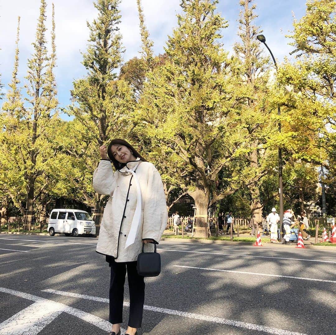 笛木優子のインスタグラム：「急に寒くなりましたね〜〜😢 そろそろ紅葉🍁かな？？ 風邪などにはお気をつけて🙏 #mamekurogouchi  #ビューティフルピープル」