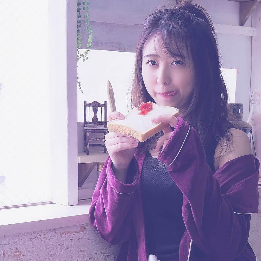 井上麗夢のインスタグラム：「今年も来年もまだまだ ノンストップなので ついてきてくれろ。 . #井上麗夢 #女優 #写真好きな人と繋がりたい」