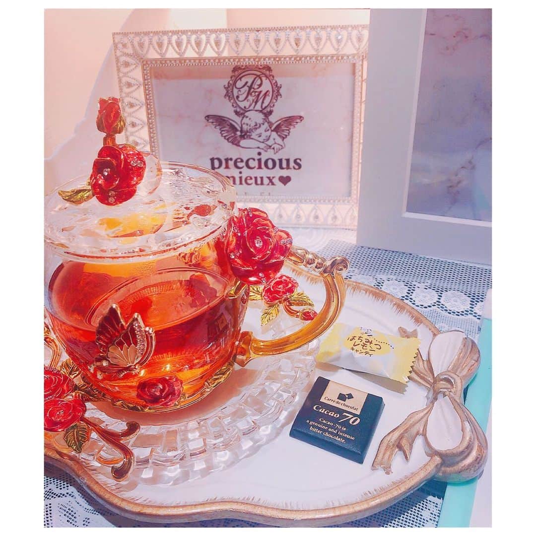 美沙玲奈のインスタグラム：「2回目のハーブピーリング🌿 @precious_mieux  デトックスライトピーリングと、 オプションで毛穴吸引してもらいました！ 最初の4分間は痛すぎて涙出たけど 落ち着くと気持ち良くてお肌ピカピカになってて とても感動でした🥺  担当は、もも🍑さん。 色々と教えて下さり有難う御座いました✨  #precious_mieux #ニキビ治療 #ニキビ#ニキビ跡#日焼け止め#ピーリング #タピオカ #背中ニキビ#ニキビケア #プレシャスミュー #ハーブピーリング #東京サロン #エステサロン」