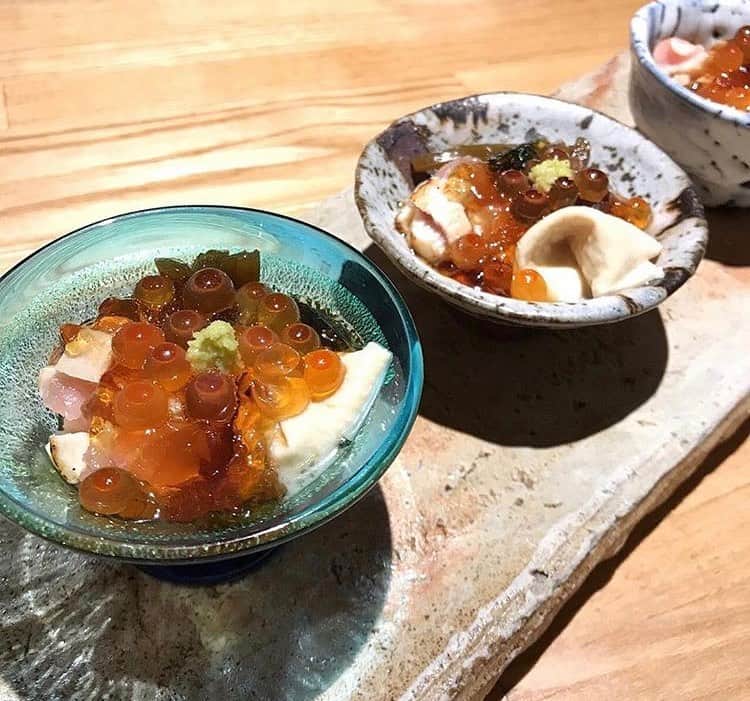 のインスタグラム：「. . . イクラがセクシーなとりわさです🐓🐔🐣 . . . #とりわさ #cassiwa #カッシーワ #大阪 #焼き鳥 #大阪ワイン #大阪グルメ #梅田グルメ #お初天神グルメ #大阪女子会 #お初天神 #大阪日本酒 #つくね #料理写真 #料理 #食べ歩き #美味しい #foodie #foodstagram #foodporn #instagood #食べログ #グルメ好きな人と繋がりたい #グルメ #寿司 #梅田ディナー #梅田デート #梅田ごはん」