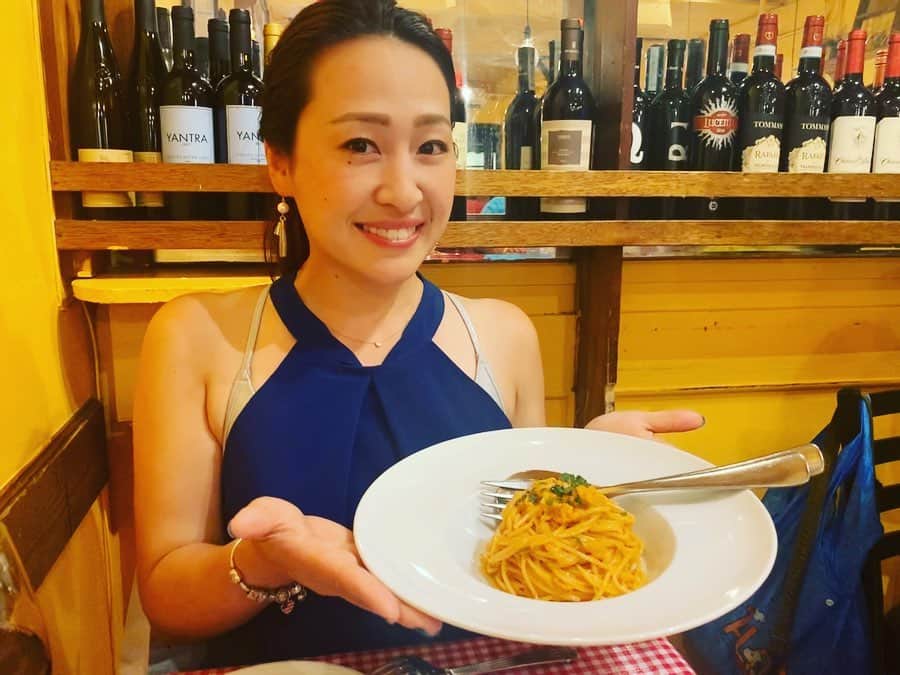 菊池沙都のインスタグラム：「Arancino🍝 雲丹パスタが美味しすぎて、もう一回食べたくて、 最終日のディナーでも連れて行ってもらいました。 『今日は何かの記念日ですか？』（英語で） と聞かれ答えると、最後にティラミスくれました🥰💓 雲丹パスタもロブスターのスープも全部美味しかった。 接客も素敵でした🤙🤙🤙❤️ #arancino#アランチーノ #Hawaii#Waikiki#ハワイ#ワイキキ #ハワイグルメ#ハワイご飯#旅行#旅」