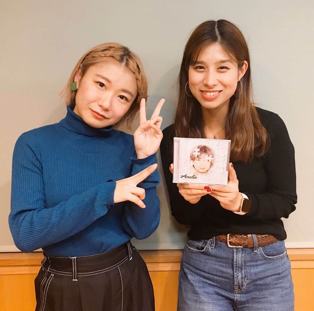 のインスタグラム：「. 先週生出演してくれたスペシャルゲスト✨. Amelie @micklepop  さん💓 2nd Mini AL「アイデンティティ」のお話をたっぷりと。 番組で初解禁させて頂いたバウムクーヘン。行き詰まっているように感じても諦めなければきっと成長できると改めて思えた。 サブスクも解禁に🤗Amelieの楽曲たっぷりと味わってくださいね✨ . #radiko #タイムフリー　は今夜まで🦄 . #FM802 #WONDERPOP #802わんだー」