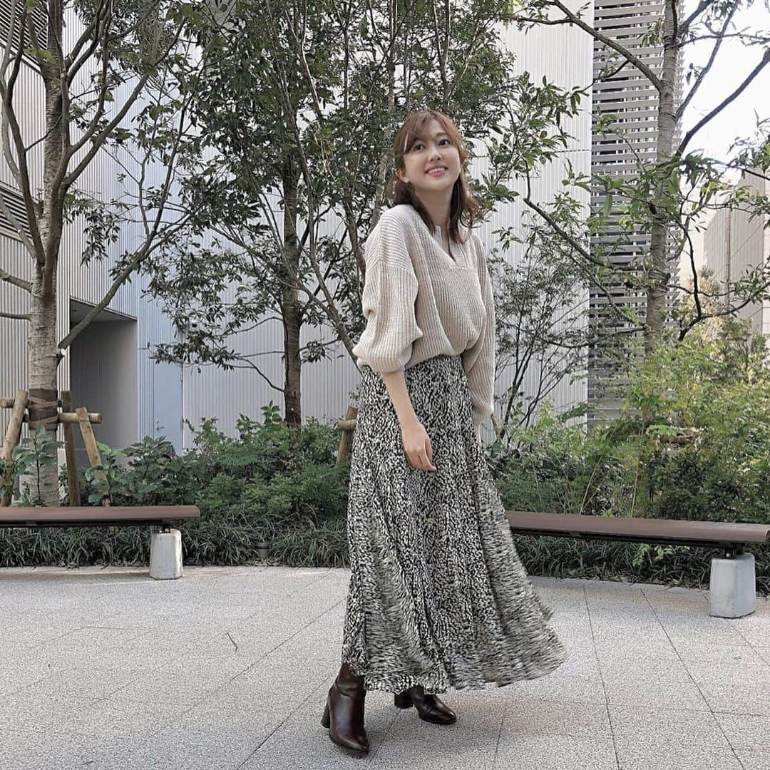 菊地亜美さんのインスタグラム写真 - (菊地亜美Instagram)「. 今日の私服🧡 コート、トップス、スカートは大好きな @reedit_official です💐 いつもベージュや白が多いので、コートは珍しくブラックにしたんだけど、袖にさりげなくタグが付いてるのが可愛い♩♡ 一つ一つ着回し出来るアイテムなので沢山使ってます🥰 ドクターXハマりすぎて、仕事以外引きこもり😘笑 . #ootd #coodinate #reedit #リエディ #リエディスタ #大人シンプル」11月20日 19時14分 - amikikuchi0905