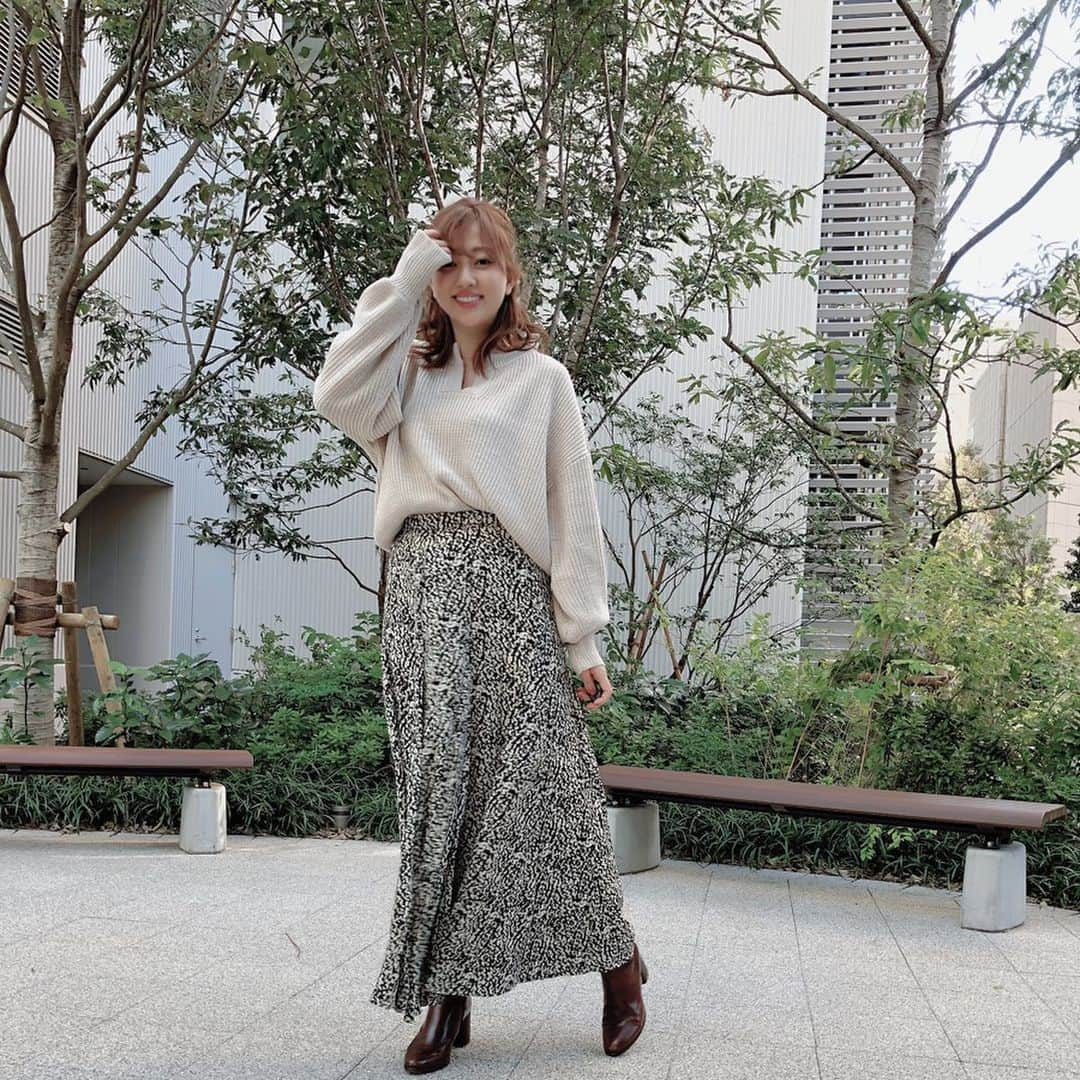 菊地亜美さんのインスタグラム写真 - (菊地亜美Instagram)「. 今日の私服🧡 コート、トップス、スカートは大好きな @reedit_official です💐 いつもベージュや白が多いので、コートは珍しくブラックにしたんだけど、袖にさりげなくタグが付いてるのが可愛い♩♡ 一つ一つ着回し出来るアイテムなので沢山使ってます🥰 ドクターXハマりすぎて、仕事以外引きこもり😘笑 . #ootd #coodinate #reedit #リエディ #リエディスタ #大人シンプル」11月20日 19時14分 - amikikuchi0905