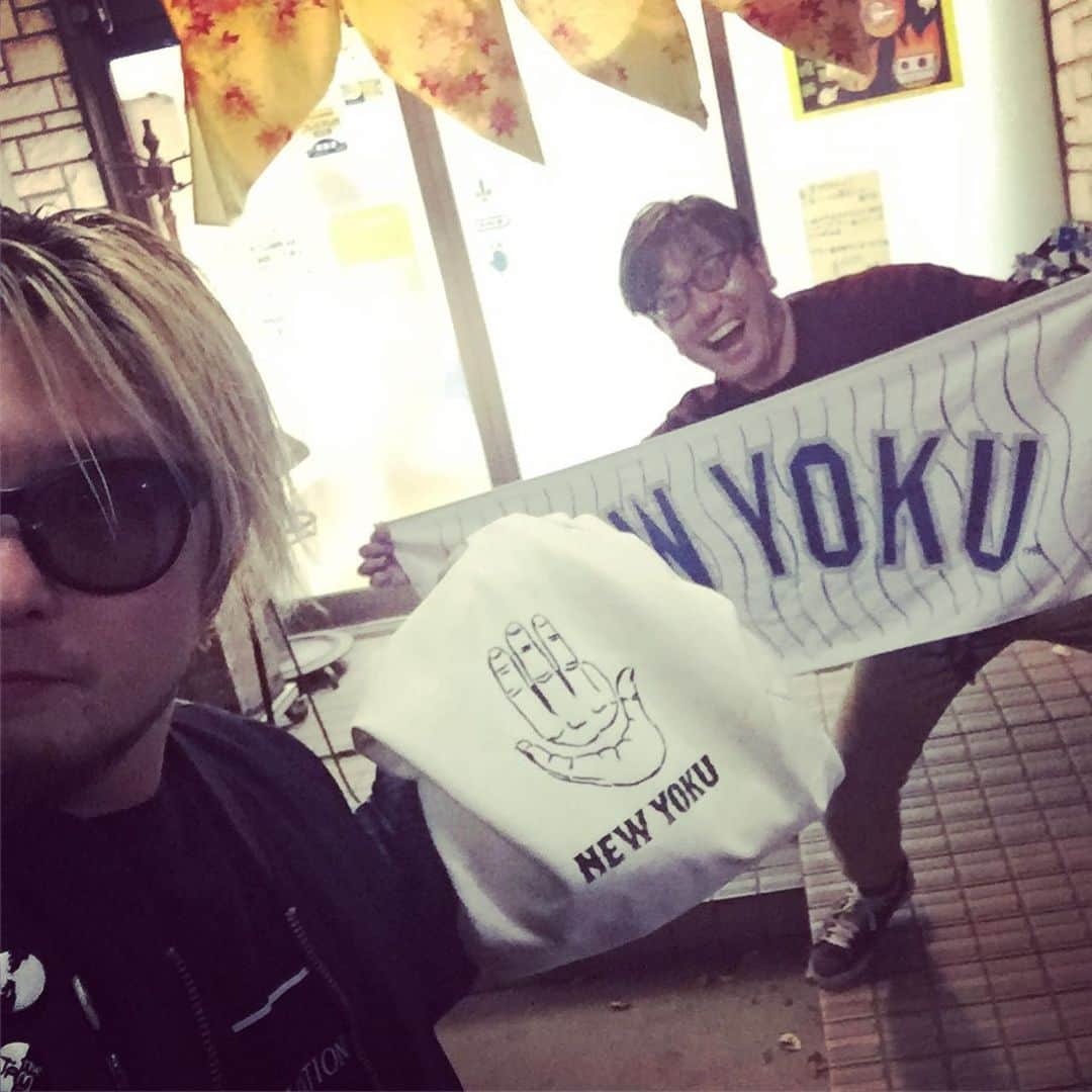 橋本塁さんのインスタグラム写真 - (橋本塁Instagram)「札幌から13時間移動を経て新潟着いてクロスパークの古俣さんと速攻で日本一好きな銭湯「金の湯」さんへ！ 灼熱サウナ&熱湯⇆水風呂(4分&1分＝5セット)で昇天&整い！ 銭湯行ける恩を感じて礼儀よくこれぞまさに温冷浴ならぬ恩礼良く！土日の桶美師匠&牧田リーダーも絶対連れて来たい場所す♪  #サウナシュー #サウシュー #sauna #風呂 #フルタイム風呂タイム #桶美一門 #牧田リーダー #結局風呂す #温冷浴 #水風呂 #恩礼良く #サウナ #サウナー #銭湯  #崇敬サウナ #産土サウナ #新潟 #新潟銭湯」11月20日 19時41分 - ruihashimoto
