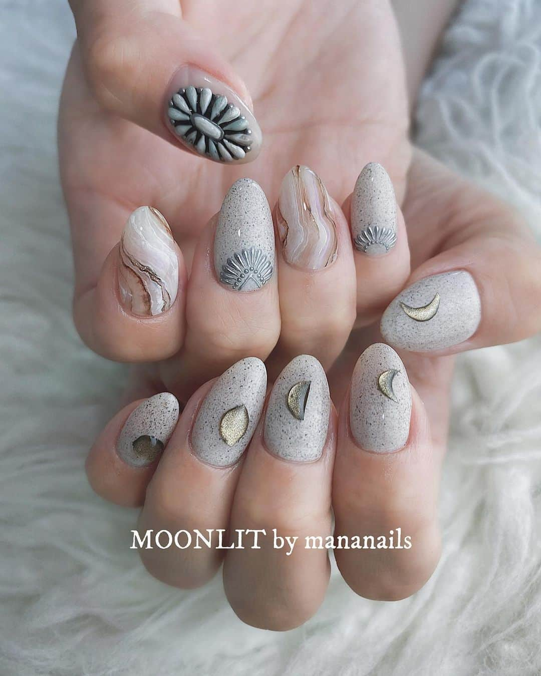 mananailsさんのインスタグラム写真 - (mananailsInstagram)「moon & natural stones ㅤ ☾120min design」11月20日 19時45分 - mananails