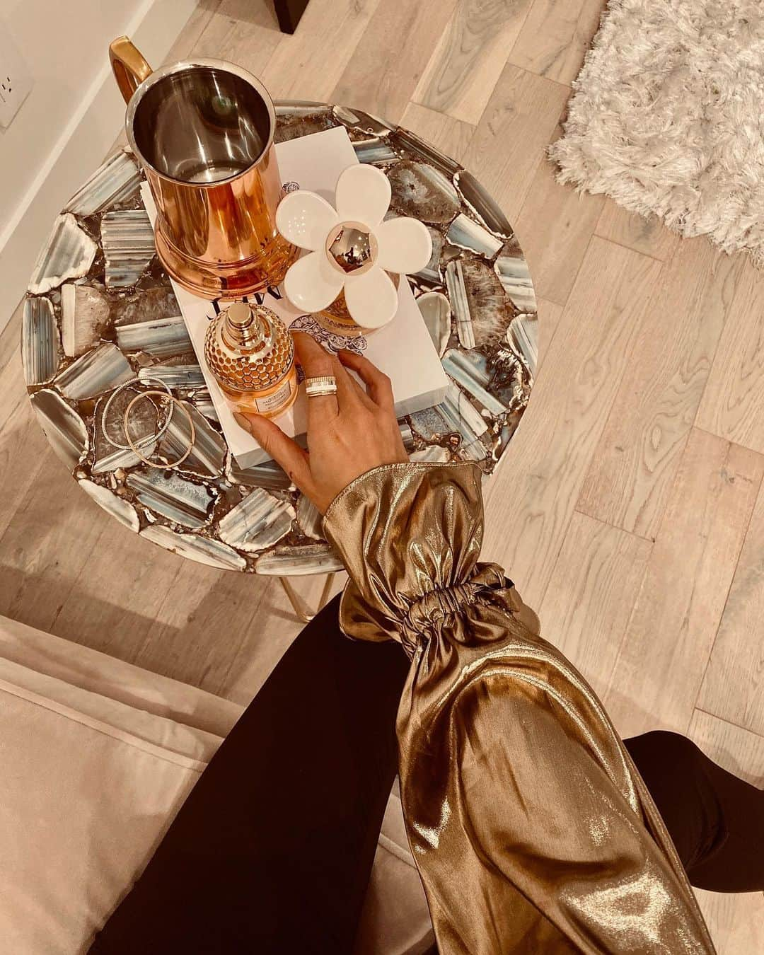 Camila Coelhoさんのインスタグラム写真 - (Camila CoelhoInstagram)「What’s your favorite perfume? Qual seu perfume favorito? 💫 #perfume」11月21日 1時17分 - camilacoelho