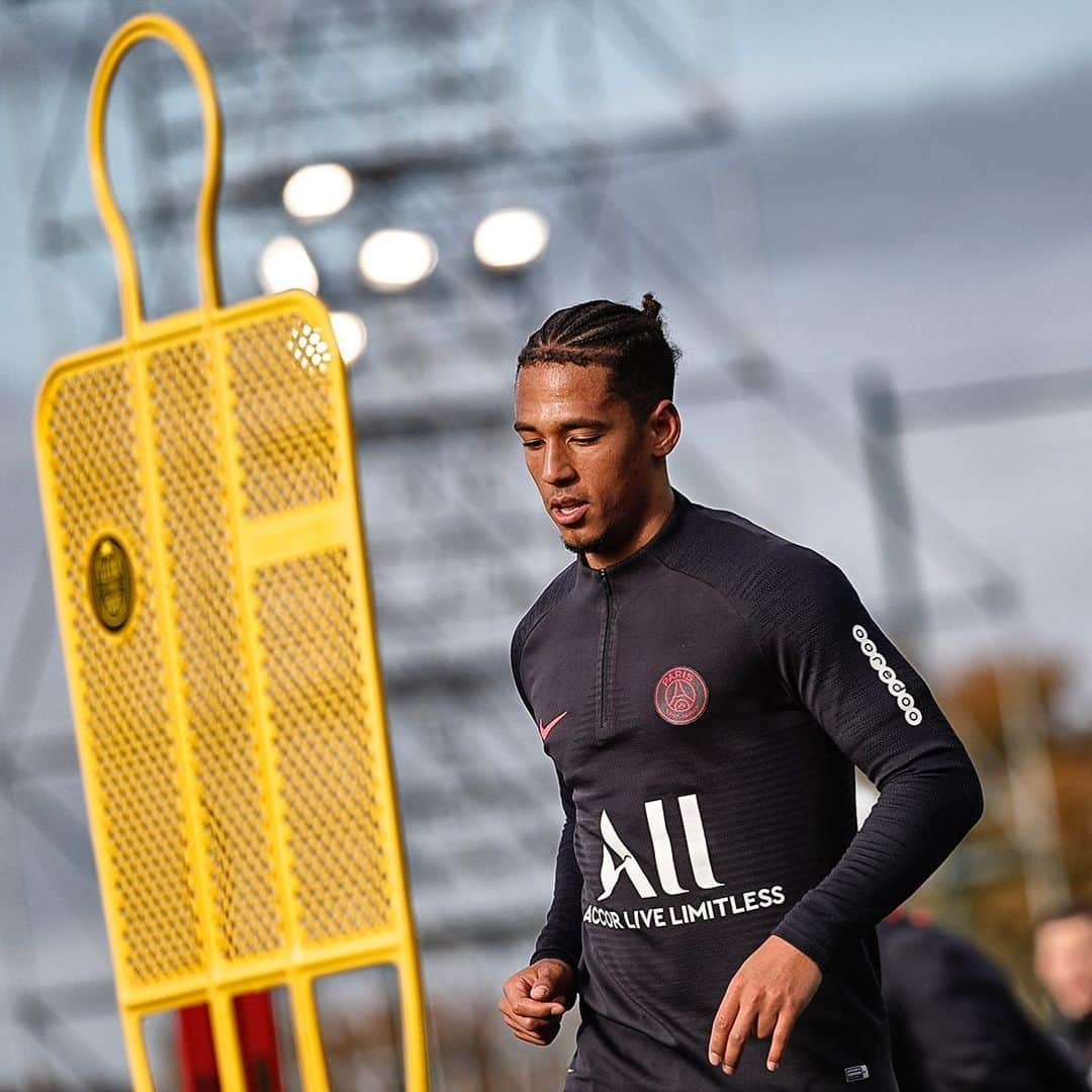 パリ・サンジェルマンFCさんのインスタグラム写真 - (パリ・サンジェルマンFCInstagram)「🆙🔙💪🏽 . 😤 @thilokehrer . #ICICESTPARIS #AllezParis #Paris #PSG #Football #Ligue1 #Thilo #PSGLOSC」11月20日 19時49分 - psg