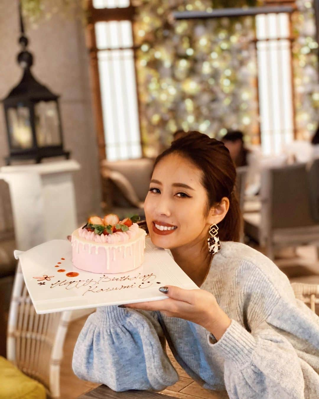 山本いさ奈さんのインスタグラム写真 - (山本いさ奈Instagram)「帰国して一目散に会ってお誕生日のお祝いをしたよ🎂🎉💕 喜んでくれて良かった🥺♥️ Happy Birthday to KASUMI💗 #bff#hbd#30thbirthday」11月20日 19時54分 - _____isana_____