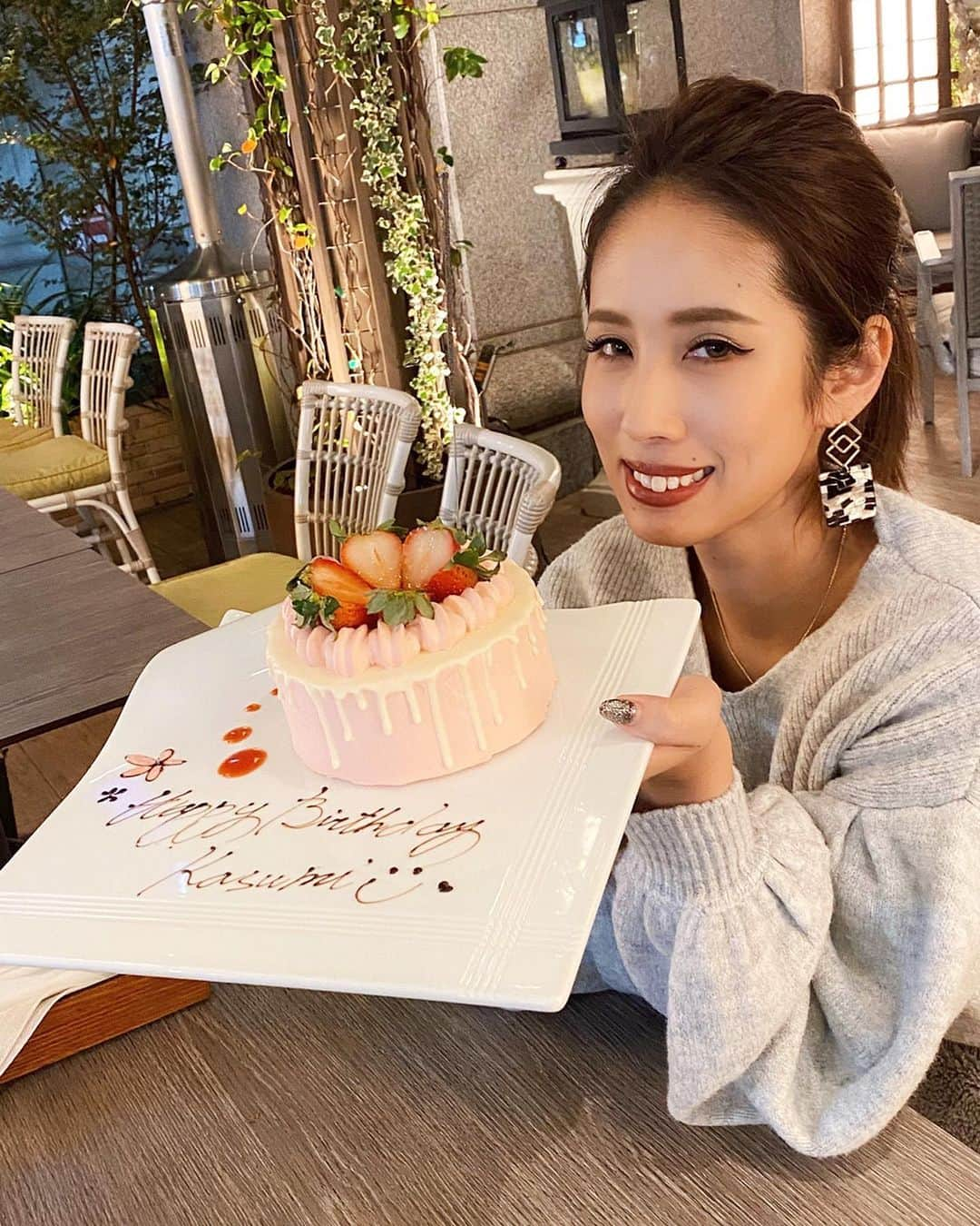 山本いさ奈さんのインスタグラム写真 - (山本いさ奈Instagram)「帰国して一目散に会ってお誕生日のお祝いをしたよ🎂🎉💕 喜んでくれて良かった🥺♥️ Happy Birthday to KASUMI💗 #bff#hbd#30thbirthday」11月20日 19時54分 - _____isana_____