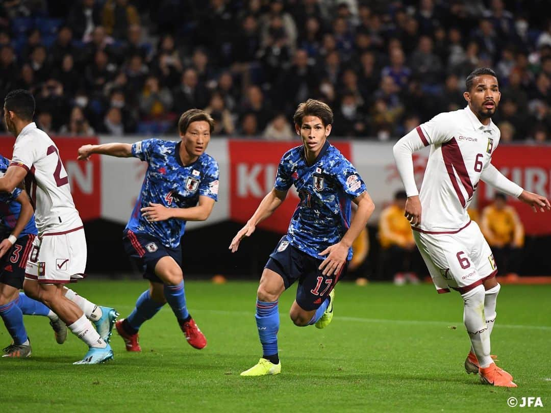 日本サッカー協会さんのインスタグラム写真 - (日本サッカー協会Instagram)「📸Match photos｜#SAMURAIBLUE 年内国内最終戦でベネズエラ代表に敗れる ・ #daihyo #新しい景色を2022 #キリチャレの日 ―――――――――――――――――― キリンチャレンジカップ2019 🇯🇵#SAMURAIBLUE 1-4 ベネズエラ代表🇻🇪 ⚽️69分 #山口蛍 ・ 📅11/19 19:25KO 📍パナソニックスタジアム吹田 ・ 👉大会情報はJFA.jpへ ――――――――――――――――――」11月20日 20時03分 - japanfootballassociation