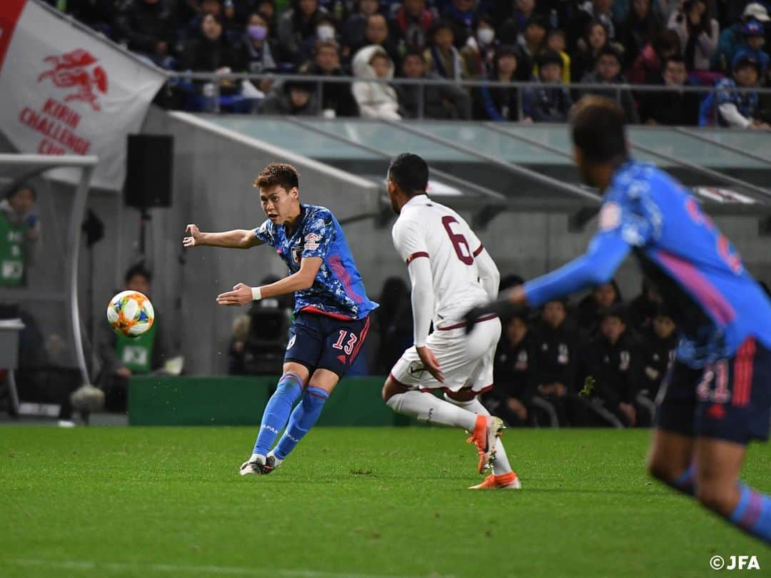 日本サッカー協会さんのインスタグラム写真 - (日本サッカー協会Instagram)「📸Match photos｜#SAMURAIBLUE 年内国内最終戦でベネズエラ代表に敗れる ・ #daihyo #新しい景色を2022 #キリチャレの日 ―――――――――――――――――― キリンチャレンジカップ2019 🇯🇵#SAMURAIBLUE 1-4 ベネズエラ代表🇻🇪 ⚽️69分 #山口蛍 ・ 📅11/19 19:25KO 📍パナソニックスタジアム吹田 ・ 👉大会情報はJFA.jpへ ――――――――――――――――――」11月20日 20時03分 - japanfootballassociation