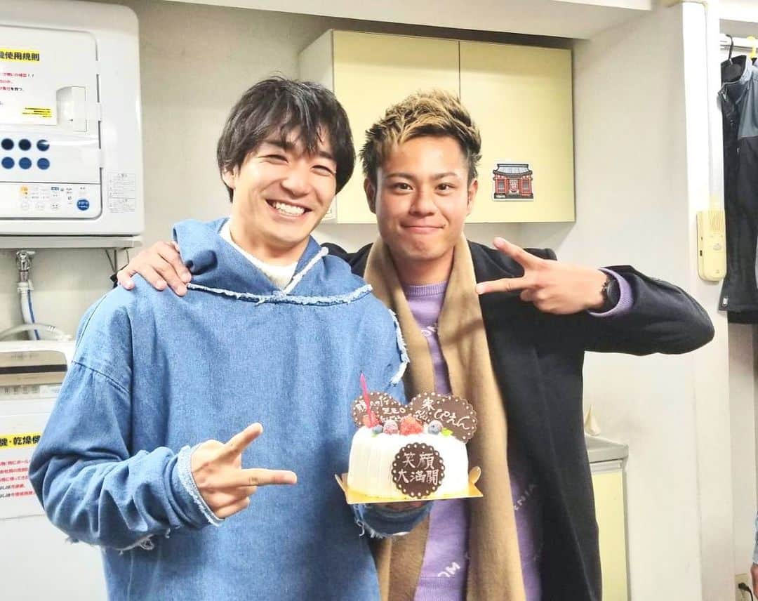 ウェディングさんのインスタグラム写真 - (ウェディングInstagram)「メンバーのゼオ、24歳。 誕生日祝うの好き😘  #東京力車 #happy birthday」11月20日 20時14分 - w_ding777