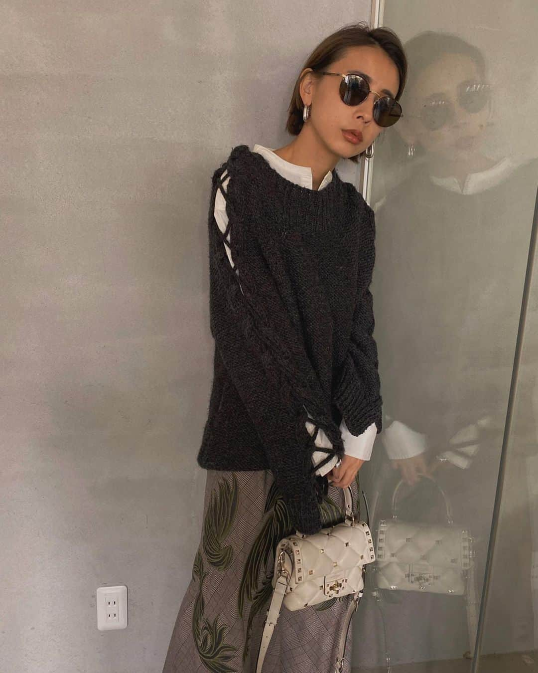 黒石奈央子さんのインスタグラム写真 - (黒石奈央子Instagram)「あめりふく。 . .  UNDRESSED SHIRT LAYERED KNIT ¥17500+tax 11/22 CHECK EMBROYDERY SK ¥20300+tax 11/22 UNDRESSED LACEUP BOOTEE ¥23100+tax 11/19 . . オリジナルチェックにインパクトフラワーを刺繍したエンブロテ、デリースカートにカジュアルなレースアップニットを合わせて。 .  @ameri_shinjuku @amerivintage @ameri_daikanyama @ameri.shinsaibashi #ameri#amerivintage #fashion #vintagefashion #coordinate#ootd#outfit#osanposnap #705_outfit #大人ファッション #大人コーディネート #大人スタイル #modestyle #modefashion#modecasual」11月20日 20時12分 - blackstone705