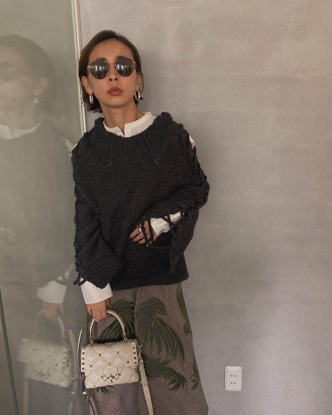 黒石奈央子さんのインスタグラム写真 - (黒石奈央子Instagram)「あめりふく。 . .  UNDRESSED SHIRT LAYERED KNIT ¥17500+tax 11/22 CHECK EMBROYDERY SK ¥20300+tax 11/22 UNDRESSED LACEUP BOOTEE ¥23100+tax 11/19 . . オリジナルチェックにインパクトフラワーを刺繍したエンブロテ、デリースカートにカジュアルなレースアップニットを合わせて。 .  @ameri_shinjuku @amerivintage @ameri_daikanyama @ameri.shinsaibashi #ameri#amerivintage #fashion #vintagefashion #coordinate#ootd#outfit#osanposnap #705_outfit #大人ファッション #大人コーディネート #大人スタイル #modestyle #modefashion#modecasual」11月20日 20時12分 - blackstone705