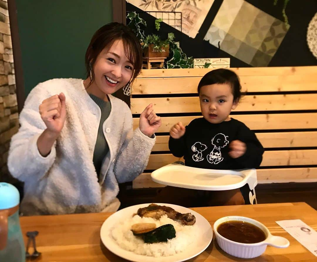 大西暁子さんのインスタグラム写真 - (大西暁子Instagram)「大好きなカレーのお店🍛﻿ ﻿ 札幌帰るたびに﻿ 毎回行ってほっぺた落っことしてる❤️❤️❤️﻿ ﻿ 今回は大盛りだーーー‼︎﻿ ﻿ たまは最近嬉しいと﻿ 「やったーやったー」と腕をブンブンするよー﻿ ﻿ やったやったーの瞬間😂😂😂﻿ ﻿ #クロック　#札幌　#カレー　#本気好き」11月20日 20時21分 - akiko_onishi11