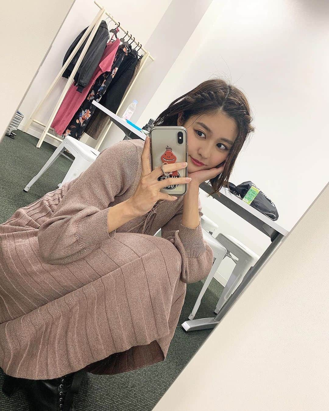 林ゆめさんのインスタグラム写真 - (林ゆめInstagram)「昨日の衣装☺️﻿ ﻿ 私服とは真逆な感じの﻿ ガーリーなワンピース🐻﻿ 私服でピンクあんまり持ってないなあ🤔﻿ ﻿ ピアスもよーく見ると﻿ ハートになっててかわいいんだよ🖤﻿ ﻿ ﻿ #ワンピース #衣装 #ピアス﻿」11月20日 20時24分 - ___yuume.18