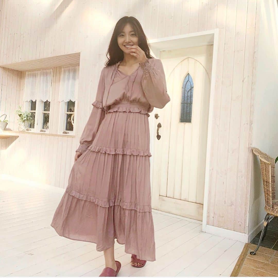 静麻波さんのインスタグラム写真 - (静麻波Instagram)「いつかの私服🐷 やっぱりワンピースは楽チン♡👐🏻」11月20日 20時31分 - manami_shizuka