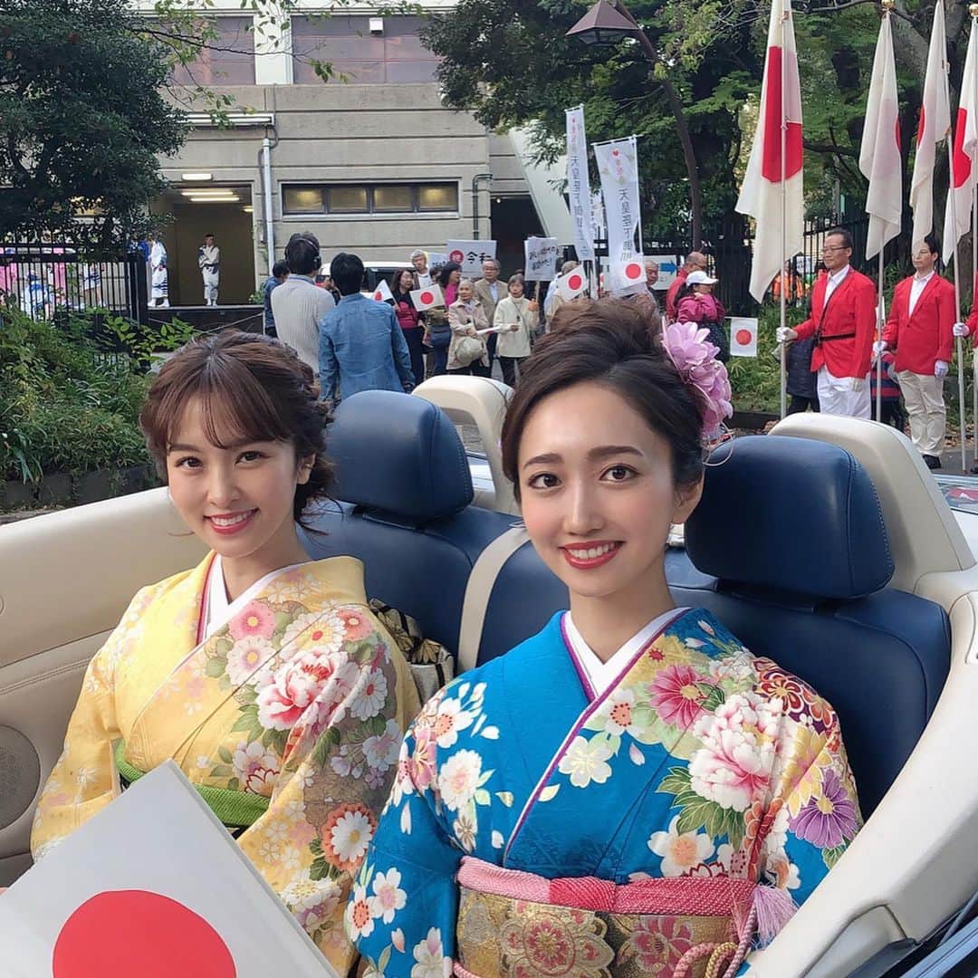 曲渕伊代のインスタグラム：「🇯🇵👘 . 11月17日(日)に銀座で行われた「日の丸フェスティバル パレード」(@hinomarufes )に参加しました！ . ハクビ様から青色の振袖をご提供いただきました💙 青い振袖を着るのは初めてなので新鮮で嬉しい☺️ . パレードでは、真瑚さんと一緒にオープンカーに乗せていただきました🚗新しい時代の幕開けをお祝いすることができてよかったです✨ . #日の丸フェスティバル　#日の丸 #フェスティバル #イベント #祭り #銀座 #銀ブラ #日比谷 #おしゃれ女子 #着物 #着物女子 #着物レンタル #着物コーディネート #着物ヘア #着物好き #着物散策 #着物コーデ」