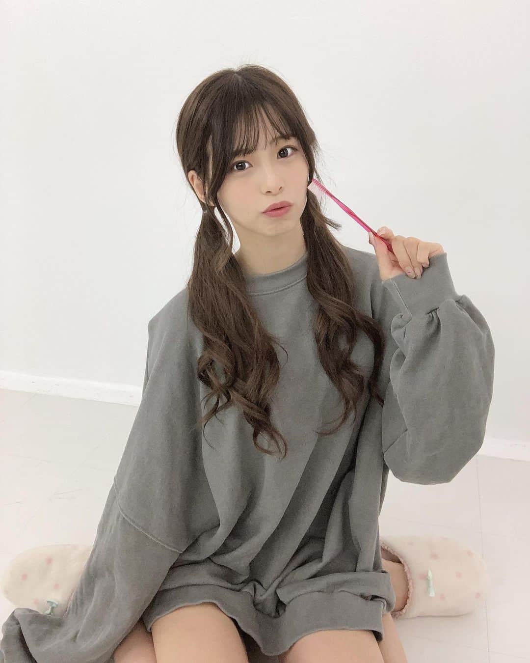 川崎ひかるのインスタグラム：「告知です📢💫 . . 11/21(木)テレビ東京『ミュージックブレイク〜ハミジョ観察記〜』に出演します！ . . . . 【放送時間】 27:50〜27:55 . お時間あったらみてください！ ひたすら歯磨きしてます、、恥ずかしい、、笑 . .  #daily #dailylook #selfie #selca #ootd #데일리 #데일리룩 #셀카그램 #셀카 #셀피 #오오티디 #팔로우 #自撮り #アイドル #ハミジョ #テレビ東京」