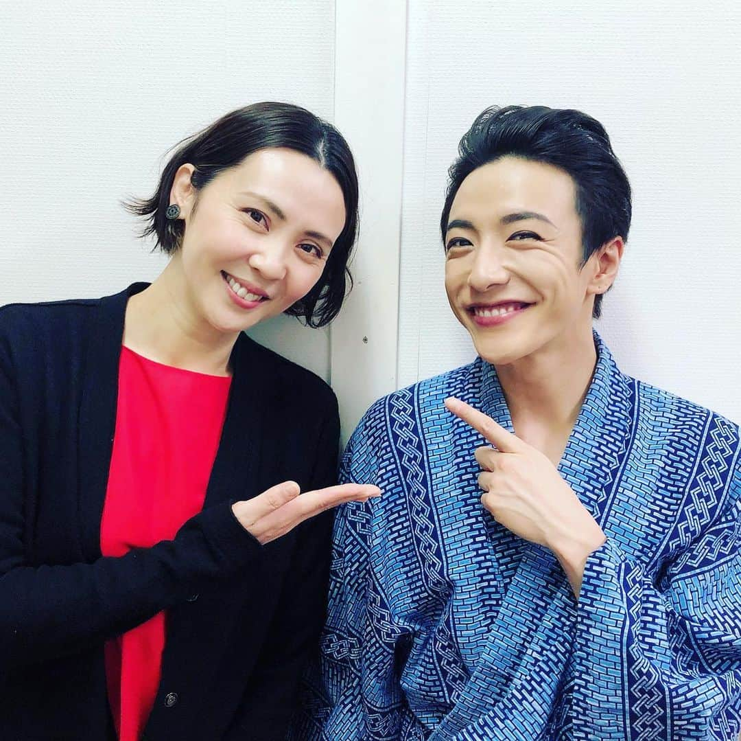 緒月遠麻さんのインスタグラム写真 - (緒月遠麻Instagram)「☺︎ 嫁、井伊直虎の推しは いつだって 夫、徳川家康。笑  ババさんとゴローさんが #信長の野望 やってますよアピールしてくれたお陰で うっかり 見逃す事なく 皆さまの勇姿を 観に行けました🥴  信長の曲が流れると 身体全体の毛穴が開くこの感じたまらない ですね。  そして 安定のメンバー。 真面目に戦ってるのに 何故か 微笑ましくなります。笑  #鶏冠井孝介  #竹石悟朗 #根本正勝  #馬場良馬 #香音有希  #緒月遠麻  次は名古屋公演です！ 皆さま是非☺︎」11月20日 20時44分 - toma_ozuki