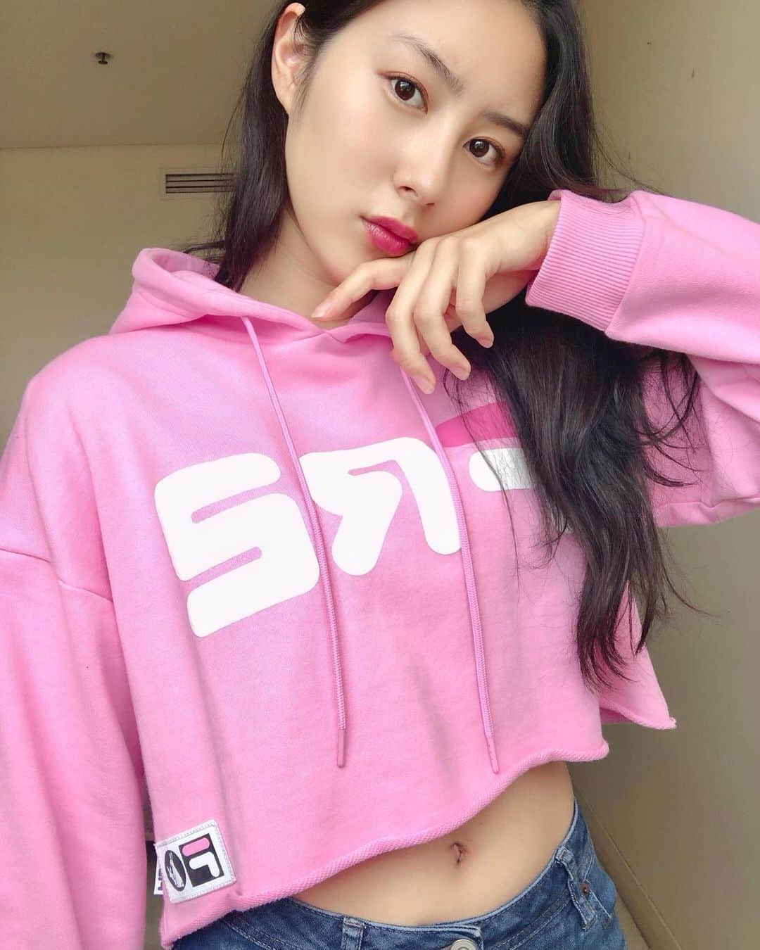 のインスタグラム：「Which one is your fav?🥰 ＊ ＊ どっちの私が好きですか？🥺 ＊ ＊ FR2 lovers 🐇🐇🐇❤️❤️❤️🔥 #fr2 #fr2梅 #fila #fr2fila #sydney」